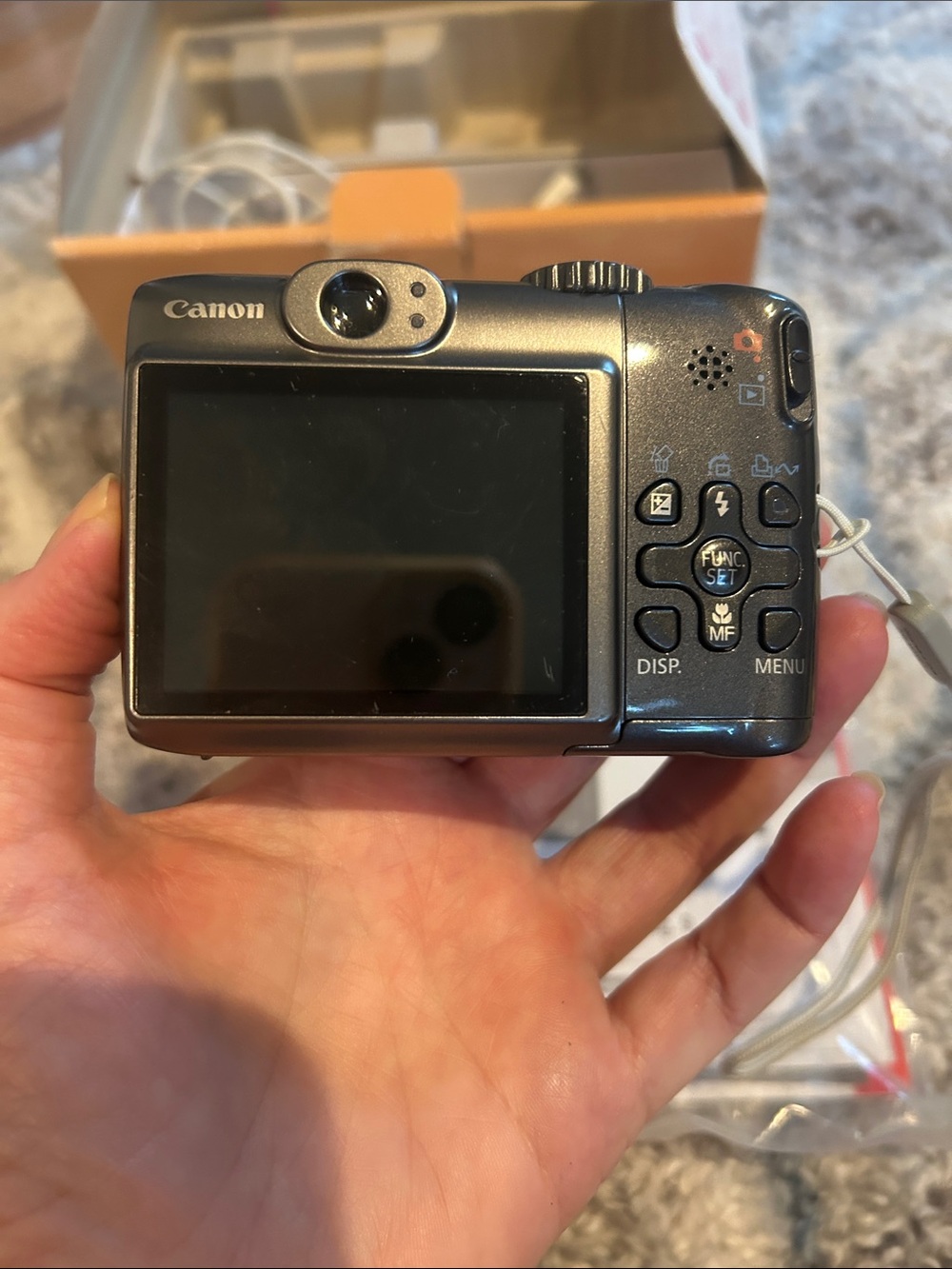 Canon 8.0MP Compact Digital Camera in Metallic Silver-Gray - Picture 3 of 17